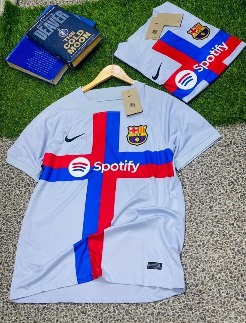 رونمایی رسمی از پیراهن سوم بارسلونا