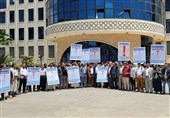 تجمع اعتراضی کارکنان شرکت نفت یمن در محکومیت دزدی دریایی ائتلاف متجاوز از کشتی‌های حامل سوخت