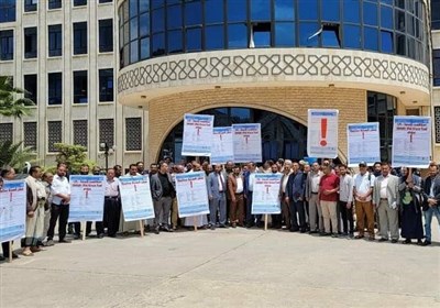  تجمع اعتراضی کارکنان شرکت نفت یمن در محکومیت دزدی دریایی ائتلاف متجاوز از کشتی‌های حامل سوخت 