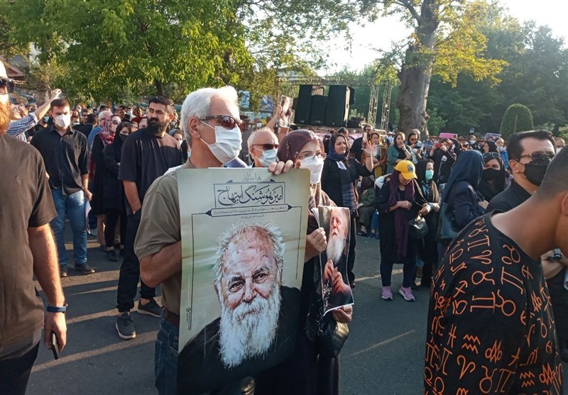 تشییع پیکر "ابتهاج" در رشت/ قدردانی فرزند ‌شاعر فقید از مردم ایران/ پیکر "سایه" در سرزمین مادری آرام گرفت + تصاویر