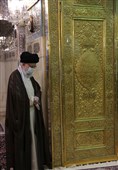 غبارروبی مضجع مطهر رضوی توسط رهبر معظم انقلاب