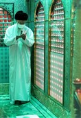 غبارروبی مضجع مطهر رضوی توسط رهبر معظم انقلاب