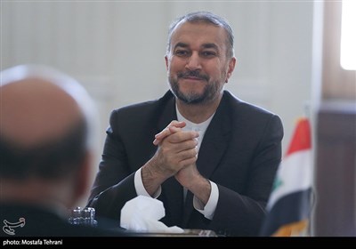 وزير الخارجية الإيراني يستقبل نظيره العراقي