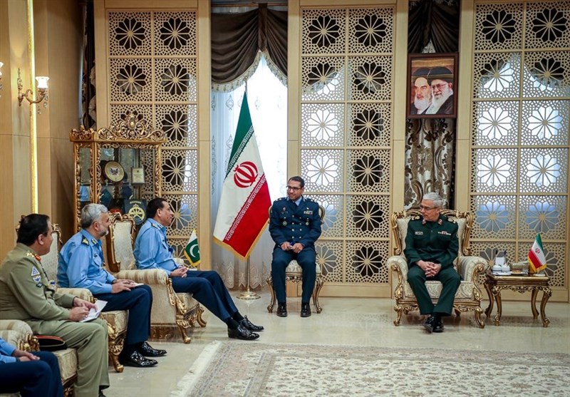 Top General Calls for Diversifying, Deepening Iran, Pakistan Military Cooperation