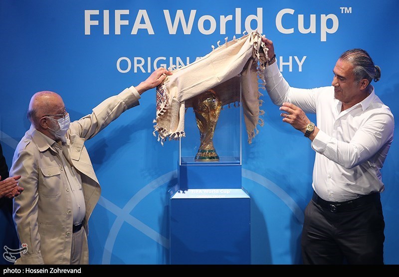 رونمایی از کاپ قهرمانی جام جهانی در تهران/ حضور ساپینتو و مواریس و حمایت از اسکوچیچ در حضور تاج