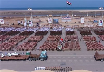  آغاز رژه بزرگ نیروی زمینی و دریایی یمن با حضور «المشاط» + عکس 
