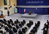 امام خامنه‌ای: پرچم جمهوری اسلامی همان پرچم ائمه و انبیاء است/ نوشته‌ی این پرچم «عدالت و معنویت» است