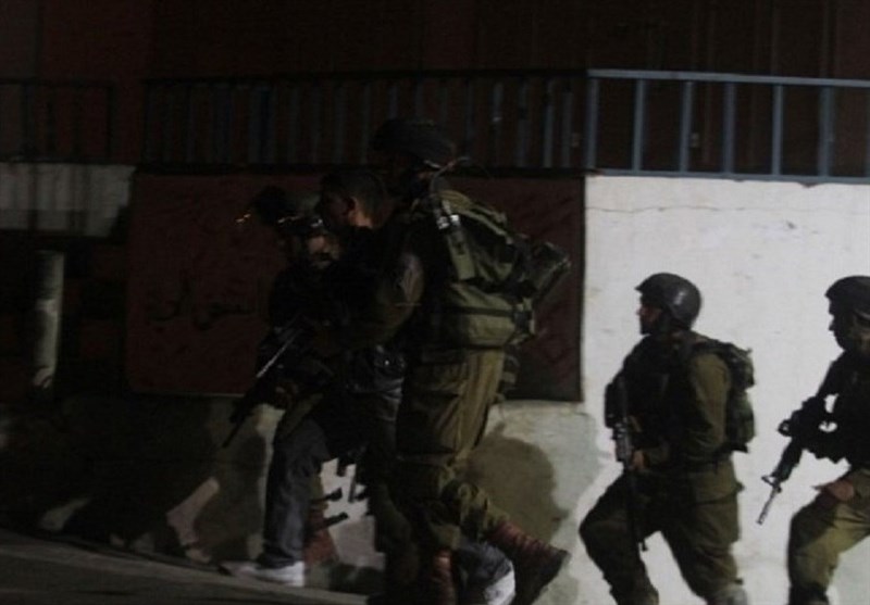 یورش نظامیان رژیم اشغالگر به جنین/ تخریب منزل مجری عملیات استشهادی تل‌آویو/ شهادت یک جوان فلسطینی