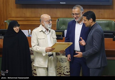 تجلیل از داروان فوتبال ایران که در میادین بین المللی حضور داشتند در جلسه شورای اسلامی شهر تهران