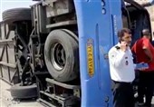مصدومیت 16 نفر بر اثر واژگونی اتوبوس زائران کربلا در محور مهران ـ ایلام