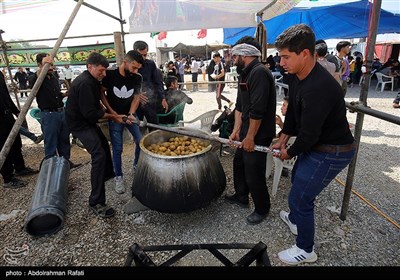 موکبهای پذیرایی از زائران اربعین حسینی در همدان