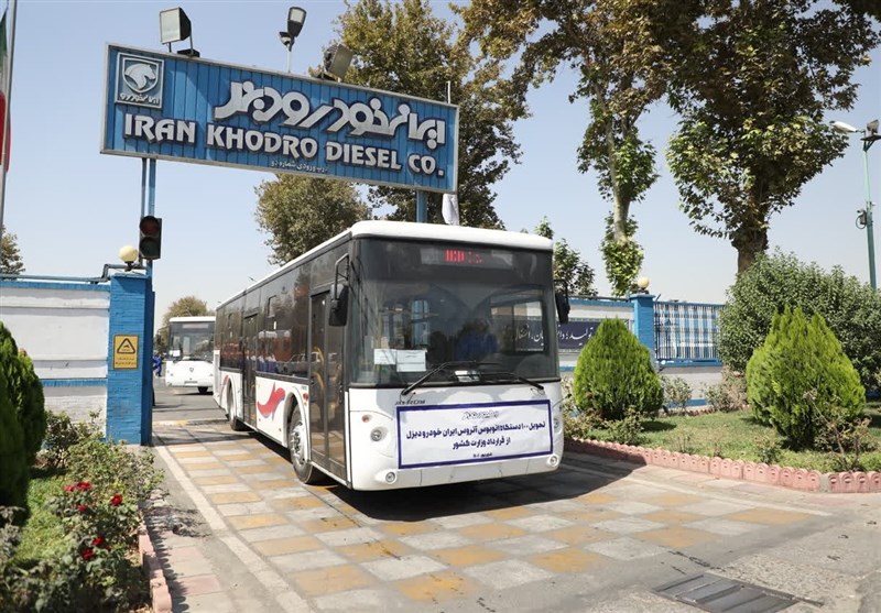 تحویل 100 دستگاه اتوبوس آتروس به وزارت کشور