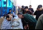 فرمانده سپاه کردستان شخصاً پیگیر مشکلات زائران در مرز باشماق شد+تصاویر
