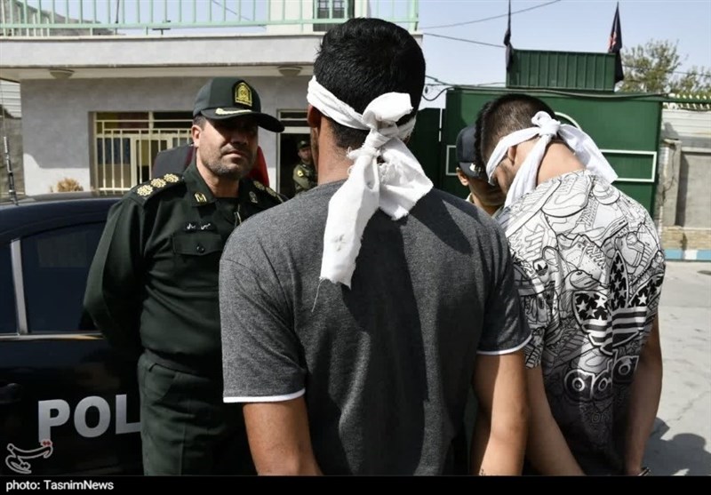 ماجرای حمله اراذل و اوباش به یک صرافی در محله جردن + فیلم