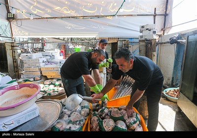 خدمت رسانی موکب داران ایرانی به زائرین حسینی - کربلا