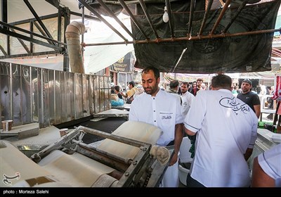 خدمت رسانی موکب داران ایرانی به زائرین حسینی - کربلا