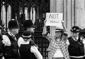 بازداشت معترضان به نظام پادشاهی در انگلیس