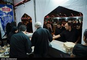 مهمان نوازی مردم خرم آباد از زائران اربعین حسینی در موکب امام خامنه ای