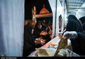مهمان نوازی مردم خرم آباد از زائران اربعین حسینی در موکب امام خامنه ای