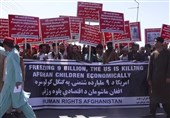 تظاهرات ضد آمریکایی در کابل؛ دارایی‌های افغانستان آزاد شود