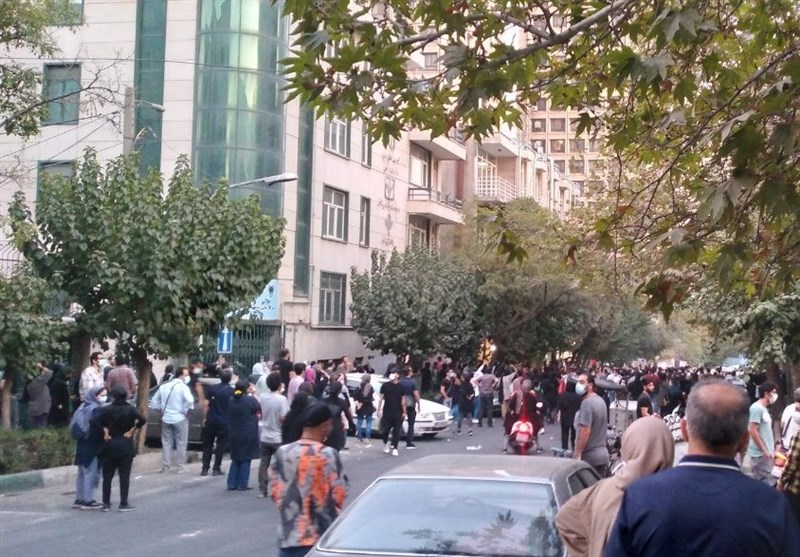 تجمع محدود در بلوار کشاورز تهران در اعتراض به درگذشت مهسا امینی