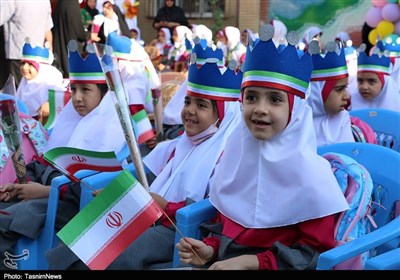 قشم،مدرسه،آغاز،تحصيلي،مدارس،نوآموزان،كودكانه،شاد،قدم،جشن،استقبال