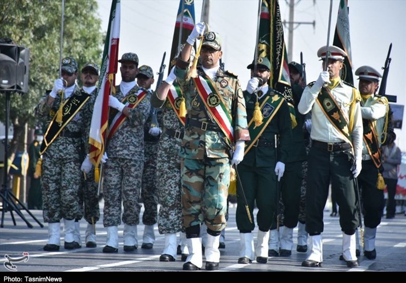 رژه نیرو‌های نیروهای مسلح مستقر در استان مرکزی +تصاویر