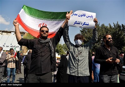راهپیمائی مردم شیراز در محکومیت اغتشاشات اخیر
