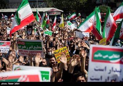 راهپیمایی نمازگزاران تهرانی در محکومیت اغتشاشات اخیر