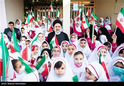 Iranian President Rings in New School Year