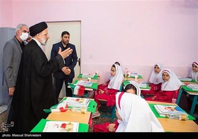 Iranian President Rings in New School Year