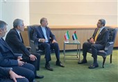 رایزنی وزیران خارجه ایران و امارات برای گسترش مناسبات دو جانبه