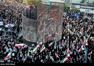 اجتماع بزرگ امت رسول‌الله (ص) در تهران با حضور پرشور مردم در میدان انقلاب