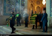 آیین لاله گردانی شام شهادت امام رضا (ع) در حرم مطهر حضرت شاهچراغ (ع)