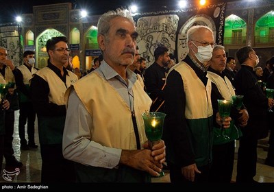 آیین لاله گردانی شام شهادت امام رضا (ع) در حرم مطهر حضرت شاهچراغ (ع)