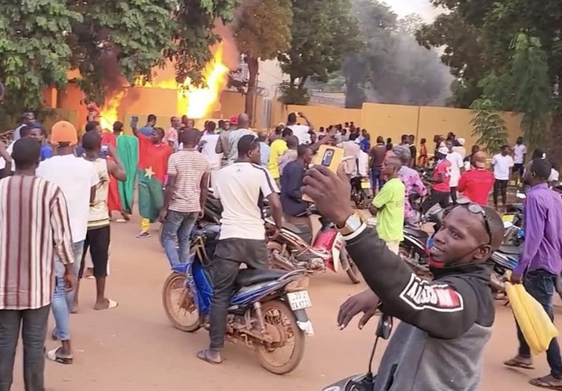 Protesters Besiege French Embassy in Burkina Faso (+Video)