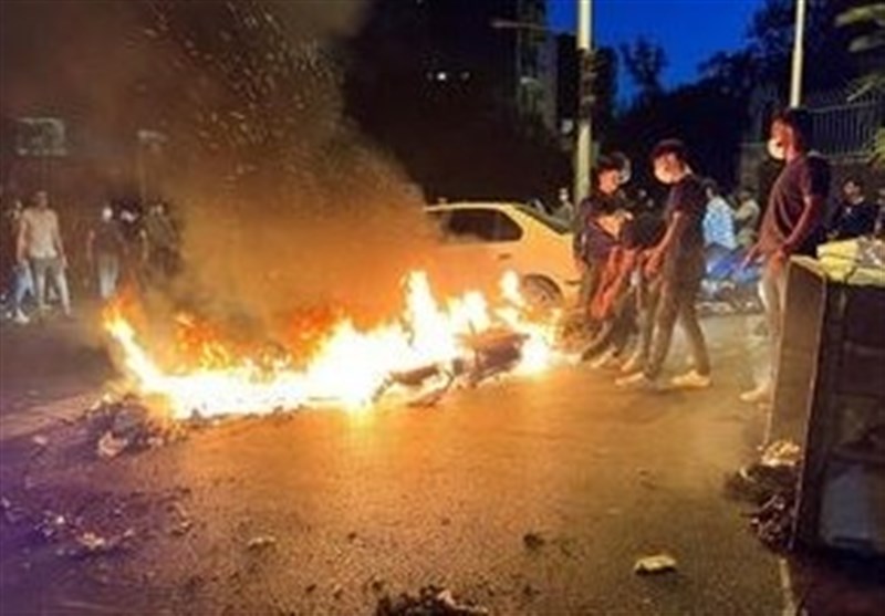 حمله اغتشاشگران به کارکنان شهرداری در منطقه 5