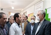 عیادت وزیر بهداشت از مصدومان زلزله خوی/ عین‌اللهی: 1100 نفر از خدمات درمانی بهره‌مند شدند