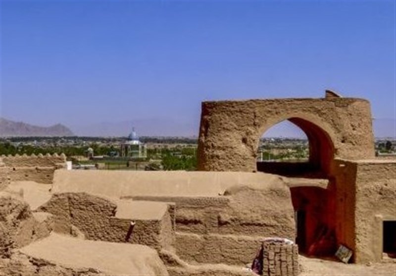 ساخت و سازهای غیراستاندارد به نفع بافت تاریخی روستای غیاث‌آباد نیست