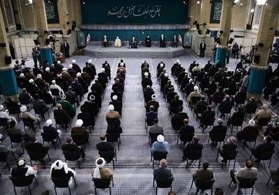  دیدار جمعی از مسئولان نظام و میهمانان کنفرانس وحدت اسلامی با رهبر انقلاب 