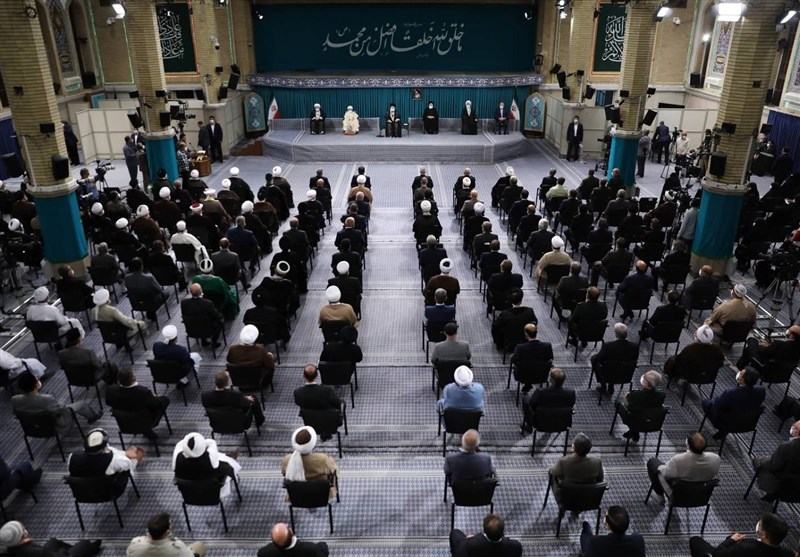 Leader Calls for Muslims’ Unity at Meeting with Participants of Islamic Conference