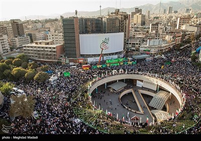 Tahran&apos;da Allah Resulü saa&apos;in veladet yıldönümü kutlandı