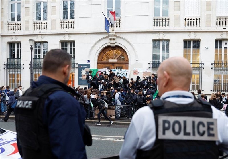 فرانسه ارتش را برای رسیدگی به عواقب اعتراضات گسترده تابستان به کار می‌گیرد