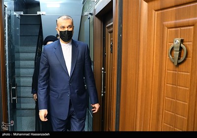 بازدید وزیر امور خارجه از خانه بیماران پروانه‌ای