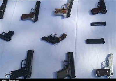  انهدام ۶ باند سلاح غیرمجاز در کرمانشاه/ ۴۰۰ قبضه سلاح جنگی و شورشی از متهمان کشف شد 