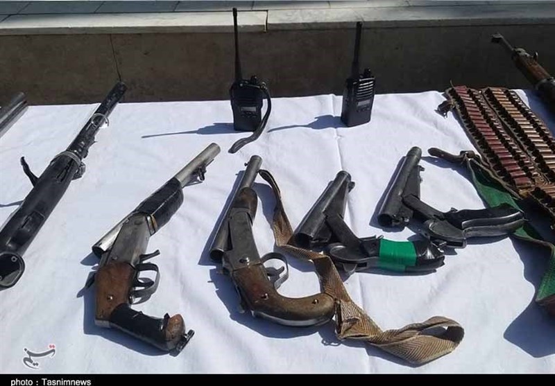دستگیری 2 قاچاقچی و کشف سلاح جنگی و تریاک در سیستان وبلوچستان