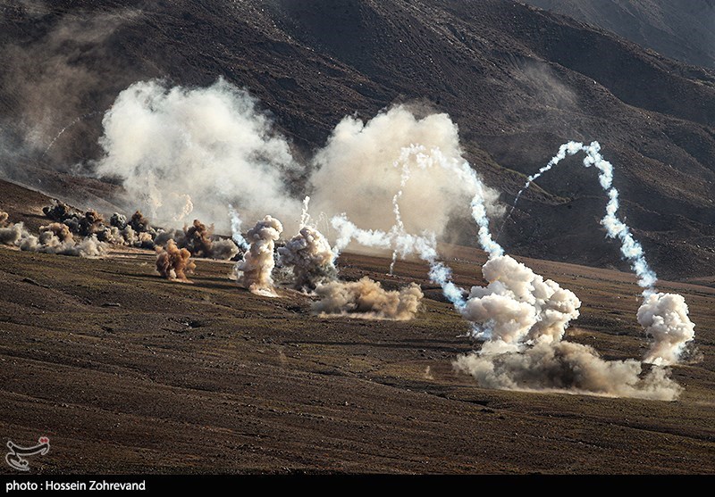 آتش سنگین توپخانه در منطقه رزمایش سپاه/ انهدام اهداف با گلوله‌های هوشمند + تصاویر