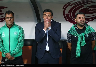 دیدار تیم های فوتبال استقلال و آلومینیوم اراک