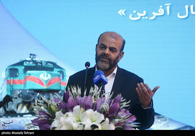 وزیر راه و شهرسازی: مطالعات اولیه قطار تندرو تهران-مشهد آغاز شد