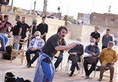 عکس‌نوشت‌هایی از اجراهای خیابانی جشنواره تئاتر مقاومت / از بی‌نشان تا بازمانده